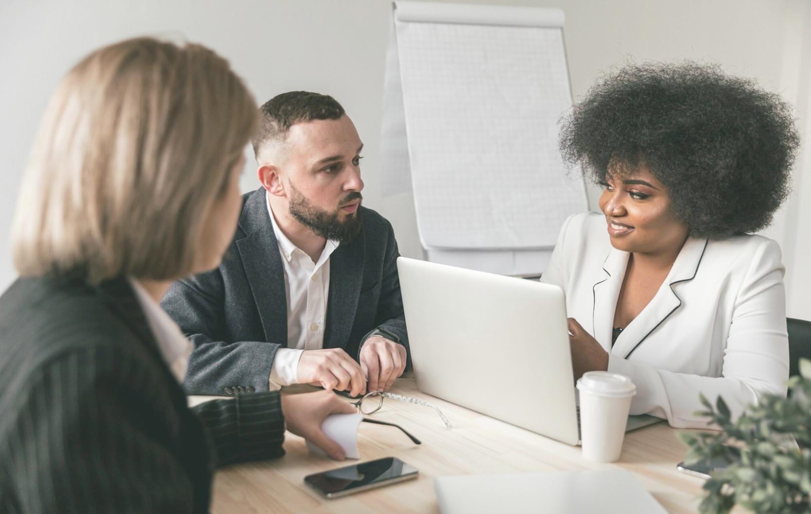 Sistema de planificación financiera semanal con categorías organizadas